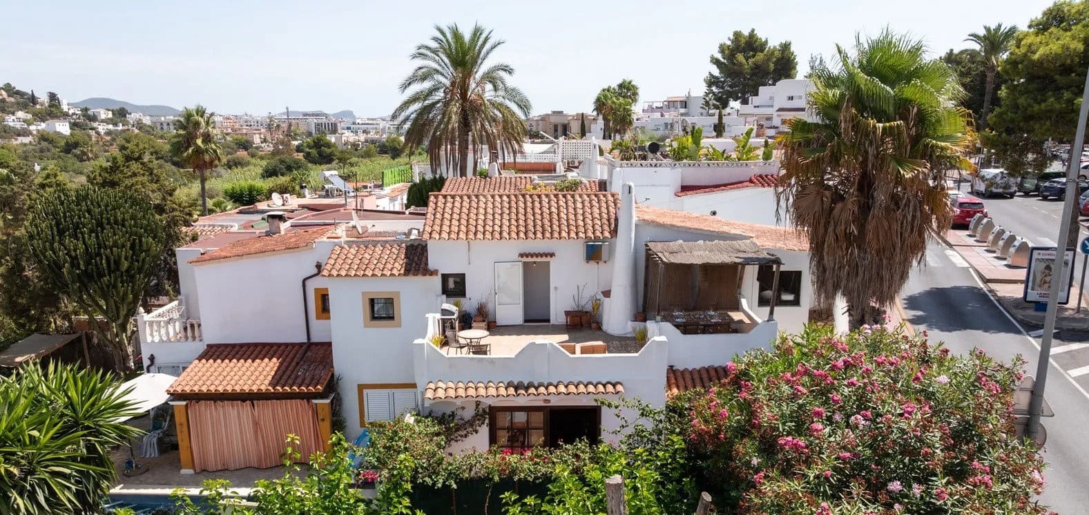 3 quarto Moradia em Banda para venda em La Siesta com piscina - 750 000 € (Ref: 10135210)