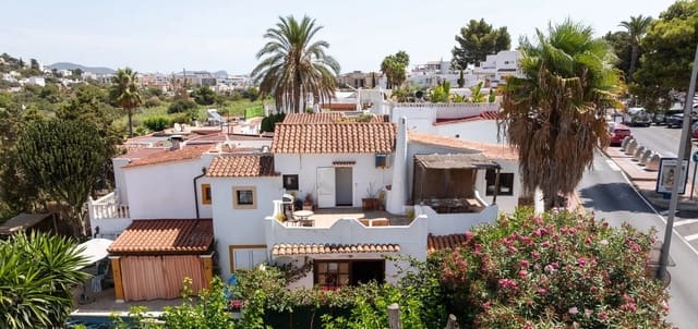 3 quarto Moradia em Banda para venda em La Siesta, Santa Eulalia / Santa Eularia com piscina - 750 000 € (Ref: 10135210)