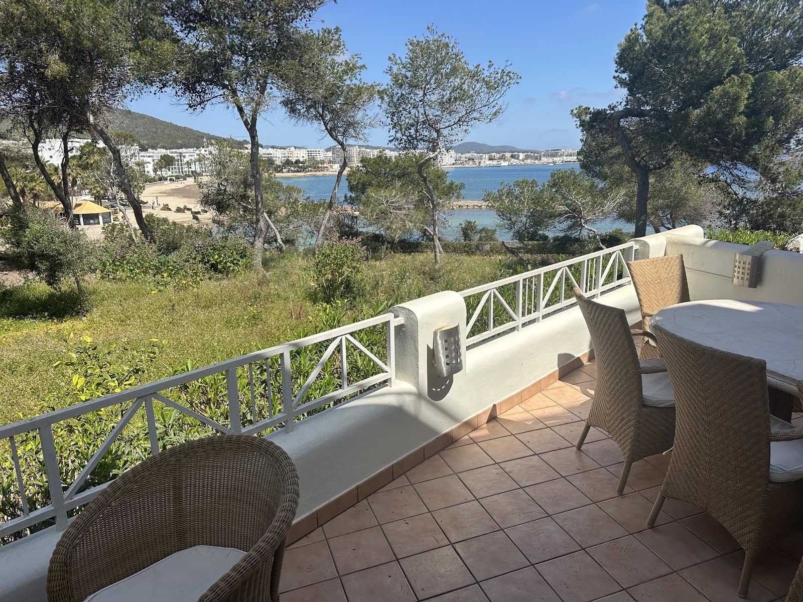 4 soverom Hus til salgs i La Siesta med svømmebasseng garasje - € 1 290 000 (Ref: 10141324)