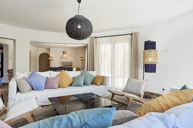 7 bedroom Villa for sale in Ibiza / Eivissa town with pool - € 2,500,000 (Ref: 6537438)