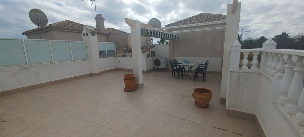 3 Zimmer Villa zu verkaufen in Playa Flamenca mit Pool - 139.995 € (Ref: 8021375)