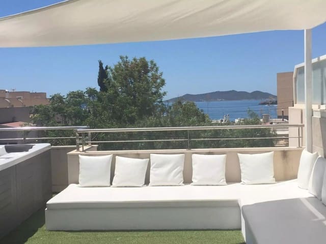 5 soverom Villa til salgs i Nuestra Señora de Jesus, Santa Eulalia / Santa Eularia med svømmebasseng - € 2 200 000 (Ref: 8021385)