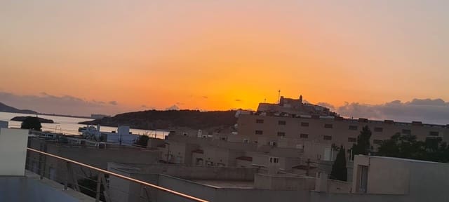 3 soveværelse Penthouse til salg i Illa Plana, Ibiza by med swimmingpool - € 2.400.000 (Ref: 8021386)