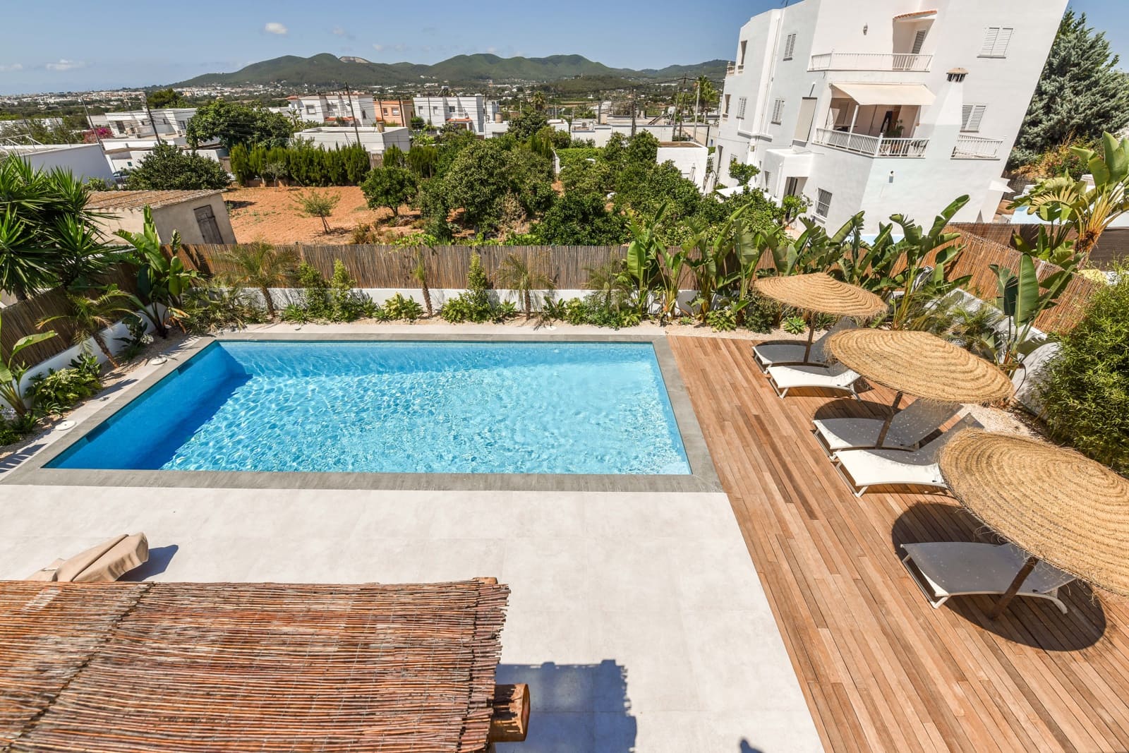 4 quarto Moradia para venda em Nuestra Senora de Jesus com piscina garagem - 1 990 000 € (Ref: 8021388)