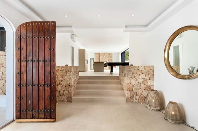 8 slaapkamer Villa te koop in Cala d'en Bou, San Jose / Sant Josep de Sa Talaia met zwembad - € 2.799.000 (Ref: 8021390)