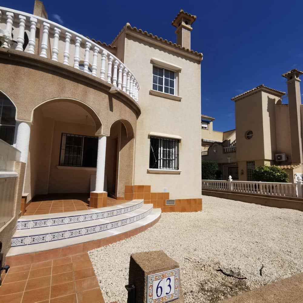 Chalet de 3 habitaciones en Playa Flamenca en venta con piscina garaje - 185.000 € (Ref: 8021393)