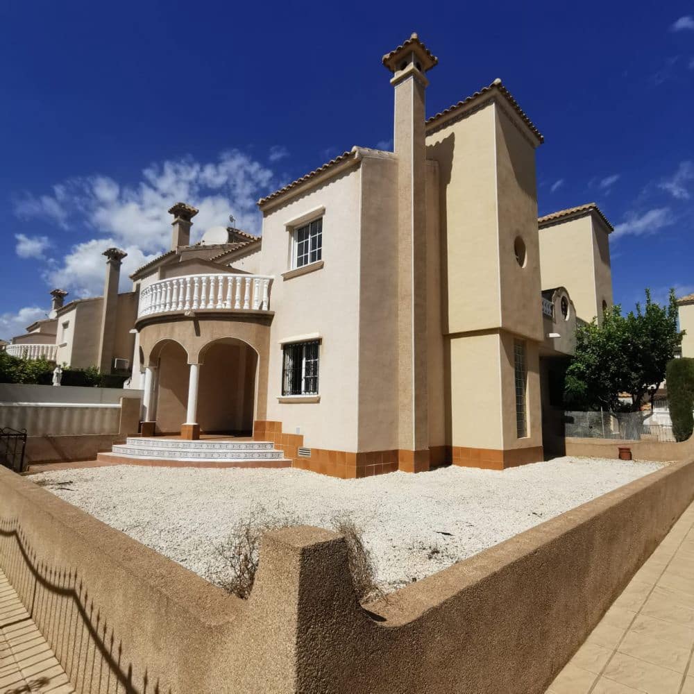 Chalet de 3 habitaciones en Playa Flamenca en venta con piscina garaje - 185.000 € (Ref: 8021393)