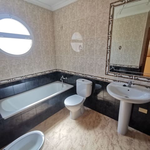 Chalet de 3 habitaciones en Playa Flamenca, Orihuela en venta con piscina garaje - 185.000 € (Ref: 8021393)