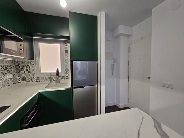 3 Zimmer Apartment zu verkaufen in Torrevieja mit Pool Garage - 149.000 € (Ref: 8021394)