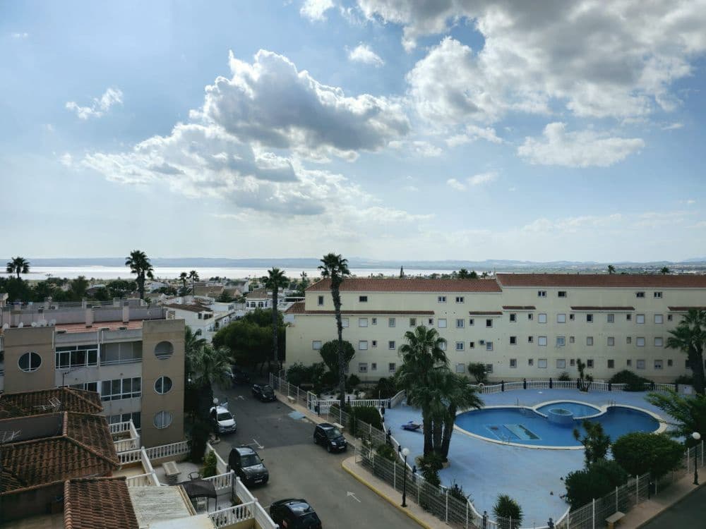 Apartamento de 3 habitaciones en Torrevieja en venta con piscina garaje - 149.000 € (Ref: 8021394)