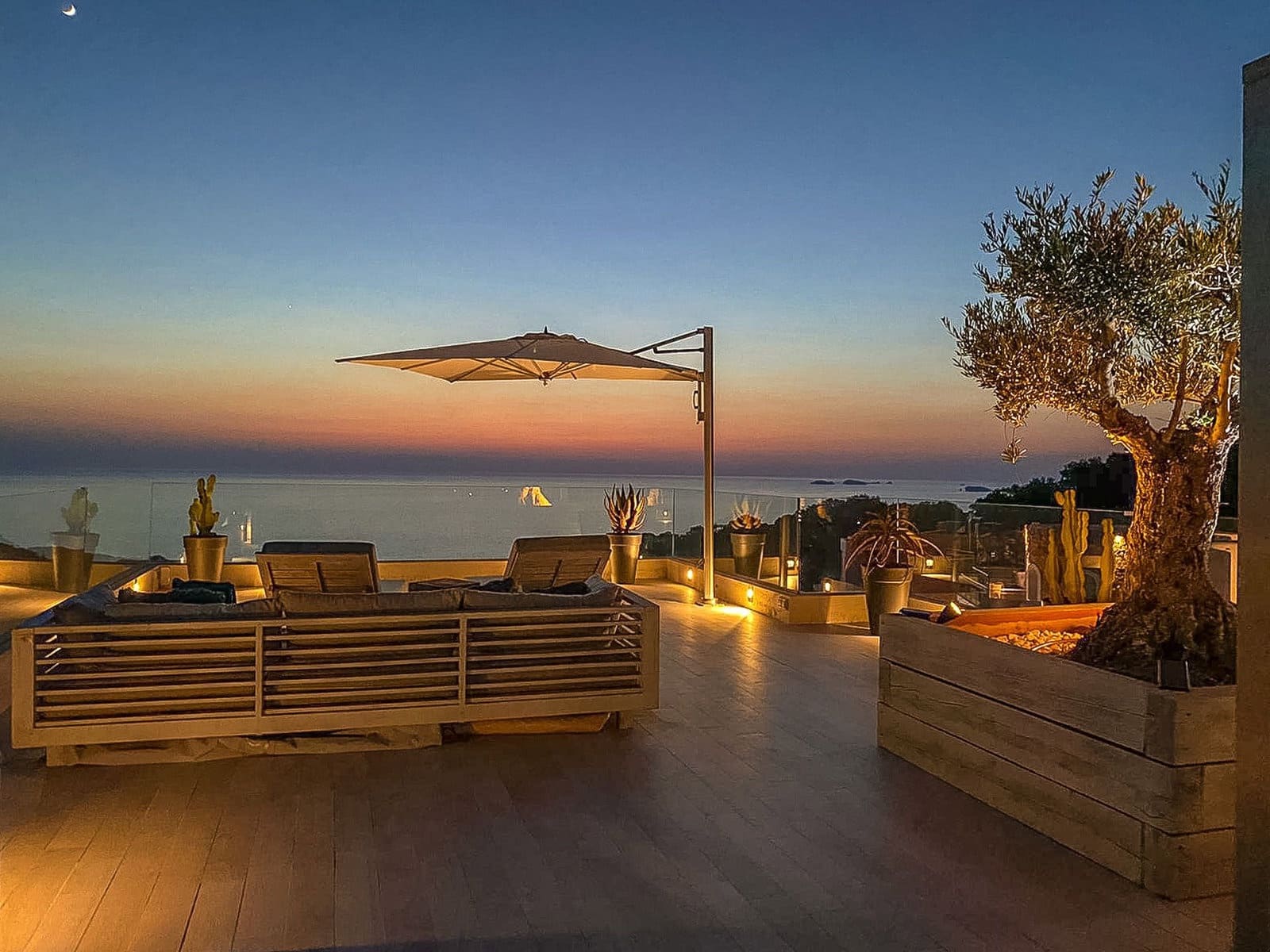 4 bedroom Villa for sale in Cala Tarida with pool garage - € 1,275,000 (Ref: 8289897)