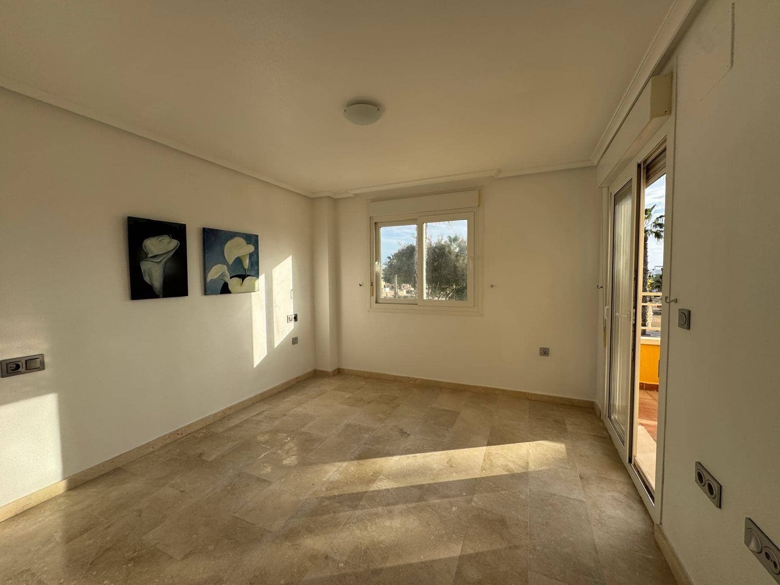 3 makuuhuone Huvila myytävänä paikassa El Raso mukana uima-altaan 
autotalli - 390 000 € (Ref: 8765959)