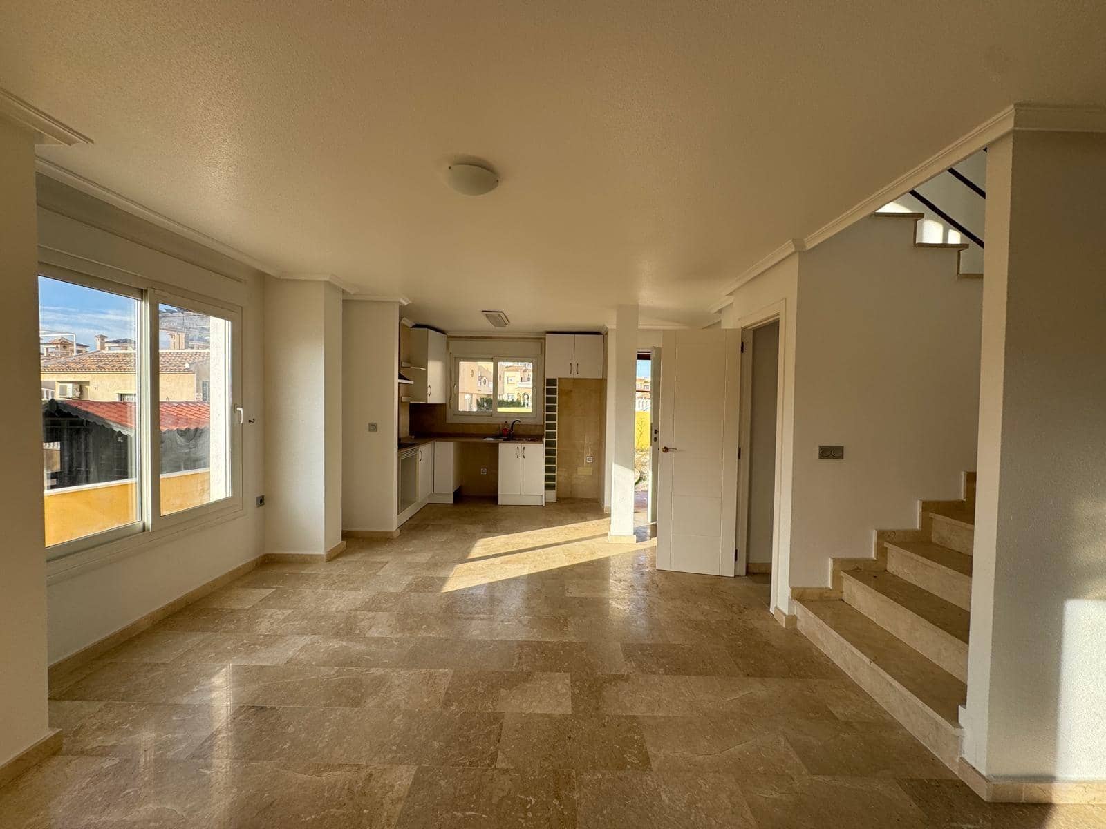 3 makuuhuone Huvila myytävänä paikassa El Raso mukana uima-altaan 
autotalli - 390 000 € (Ref: 8765959)