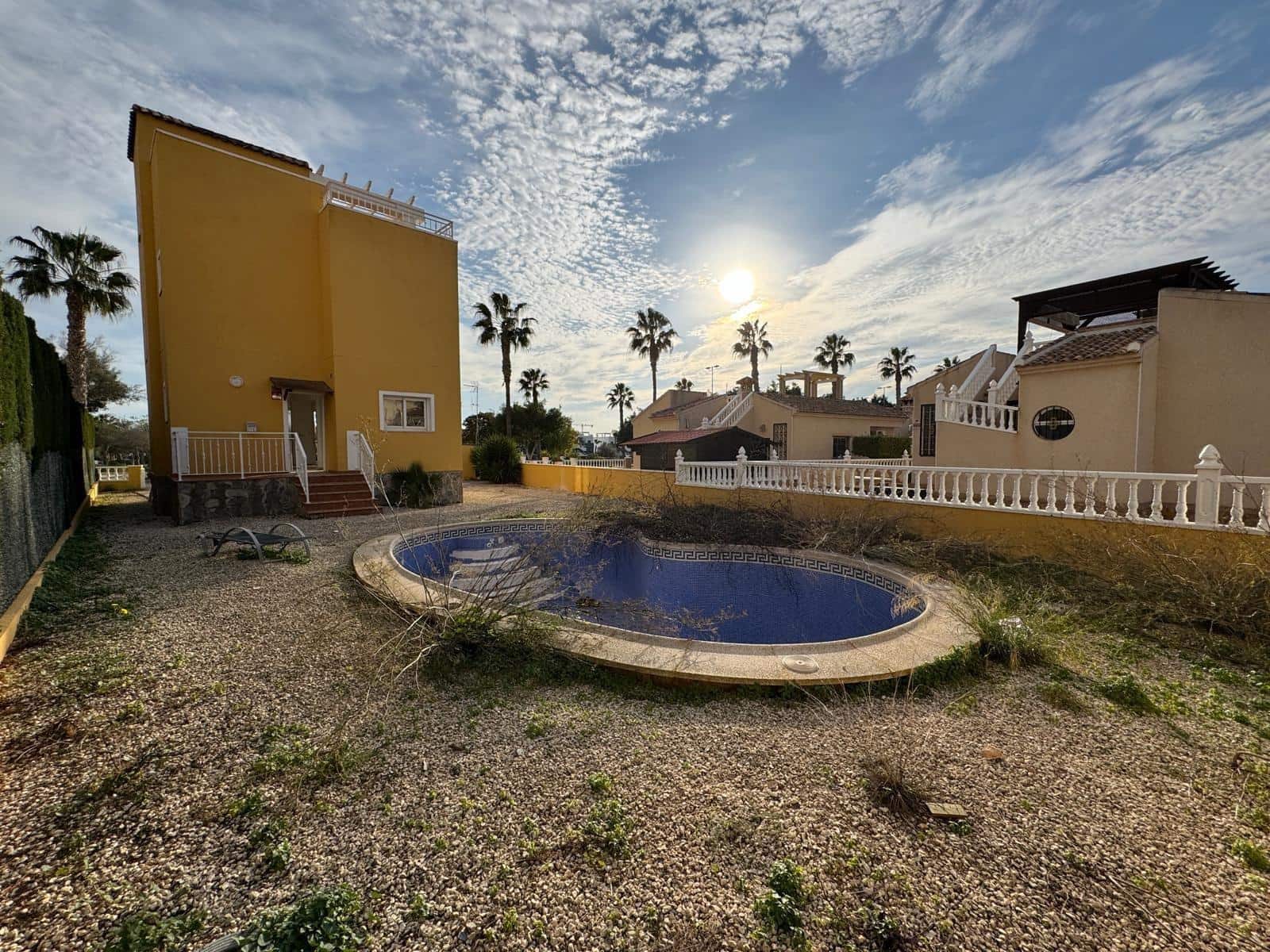 3 makuuhuone Huvila myytävänä paikassa El Raso mukana uima-altaan 
autotalli - 390 000 € (Ref: 8765959)