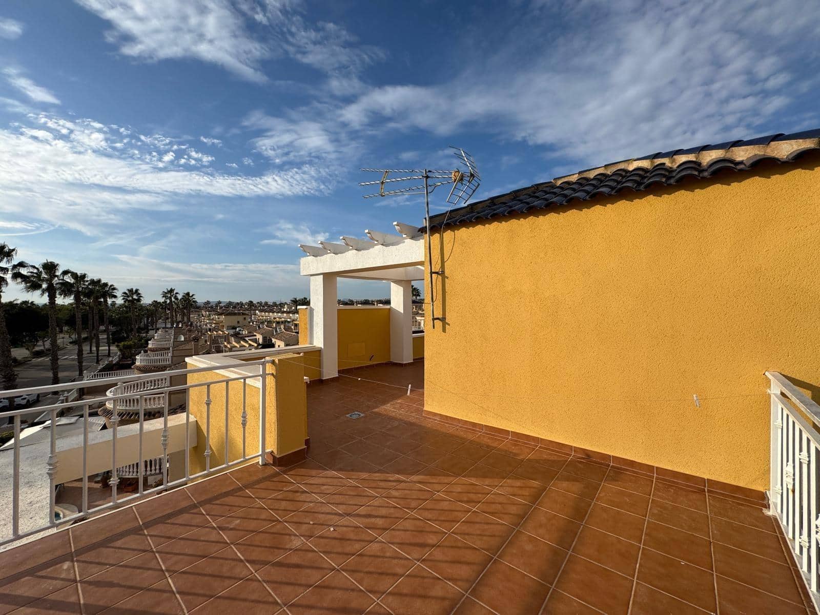 3 makuuhuone Huvila myytävänä paikassa El Raso mukana uima-altaan 
autotalli - 390 000 € (Ref: 8765959)