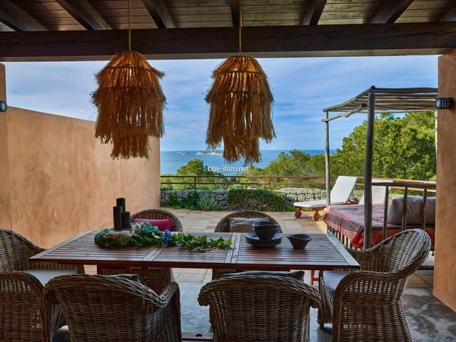 3 makuuhuone Huvila myytävänä paikassa Cala Molí, San Jose / Sant Josep de Sa Talaia mukana uima-altaan 
autotalli - 1 325 000 € (Ref: 9265000)