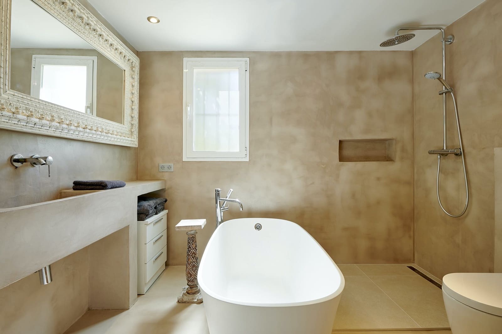 6 bedroom Villa for sale in La Siesta with pool garage - € 2,300,000 (Ref: 9274104)