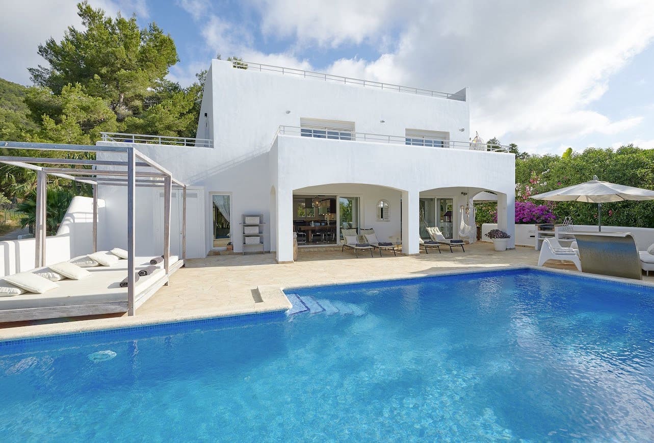 6 bedroom Villa for sale in La Siesta with pool garage - € 2,300,000 (Ref: 9274104)