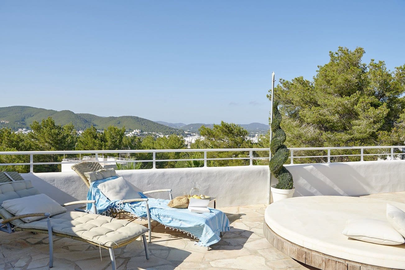 6 bedroom Villa for sale in La Siesta with pool garage - € 2,300,000 (Ref: 9274104)