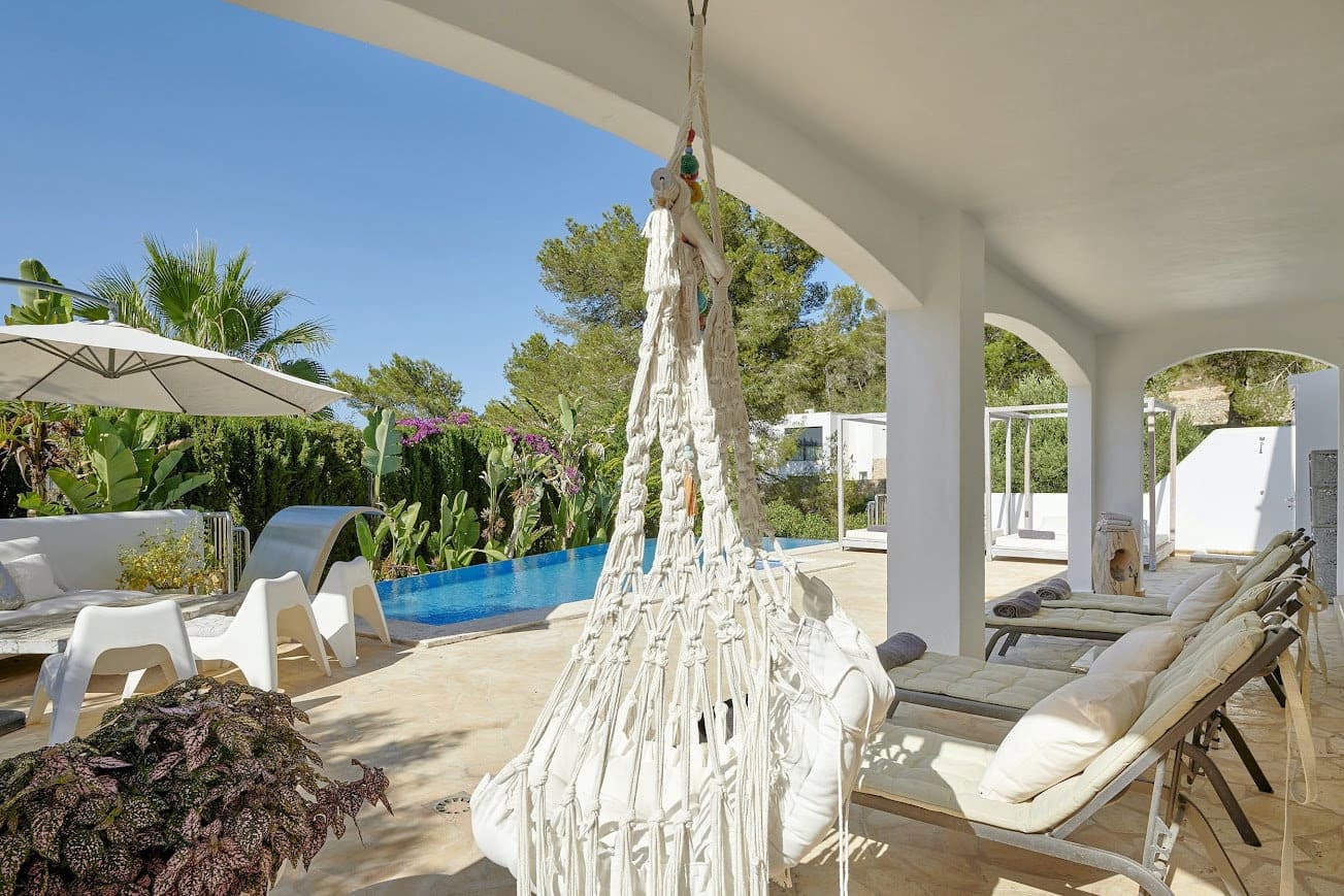 6 bedroom Villa for sale in La Siesta with pool garage - € 2,300,000 (Ref: 9274104)