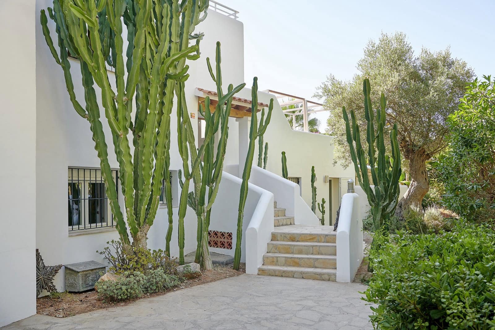 6 bedroom Villa for sale in La Siesta with pool garage - € 2,300,000 (Ref: 9274104)