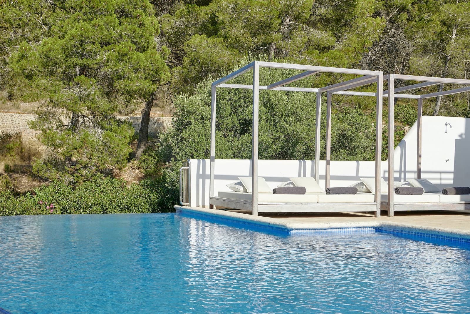 6 bedroom Villa for sale in La Siesta with pool garage - € 2,300,000 (Ref: 9274104)
