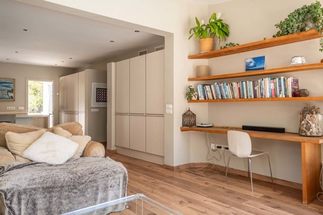 5 bedroom Villa for sale in Sant Carles de Peralta, Santa Eulalia / Santa Eularia with pool garage - € 1,590,000 (Ref: 9702458)