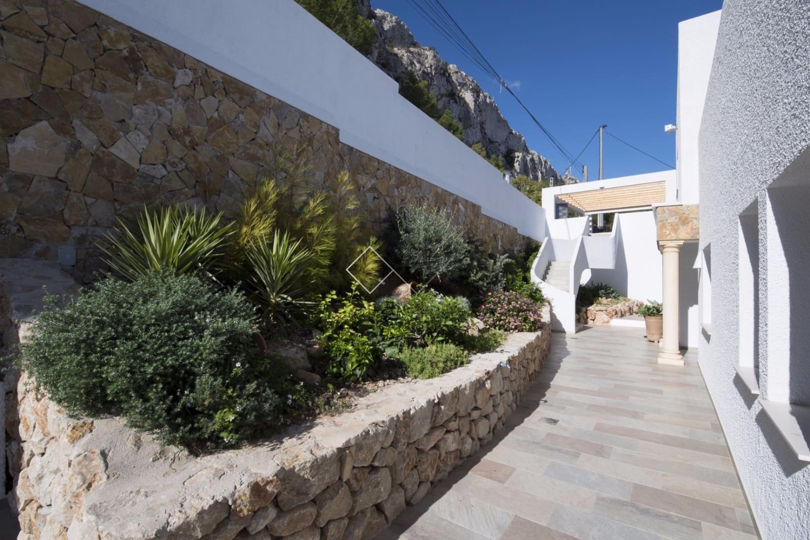 4 bedroom Villa for sale in Calpe / Calp with pool - € 950,000 (Ref: 8688498)