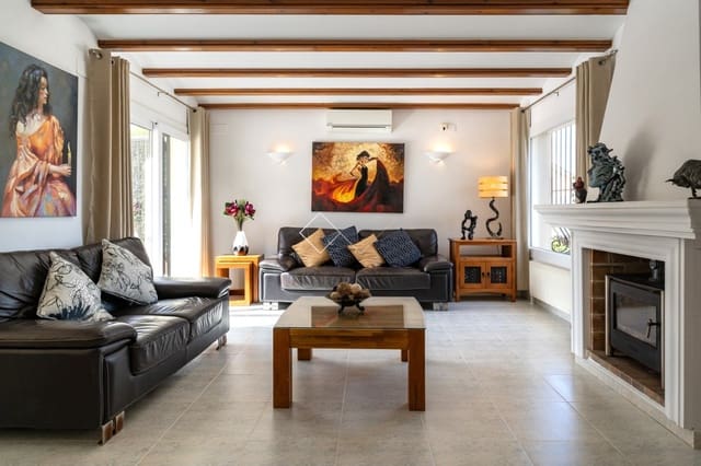 3 slaapkamer Villa te koop in Moraira, Teulada-Moraira met zwembad garage - € 1.100.000 (Ref: 8725126)