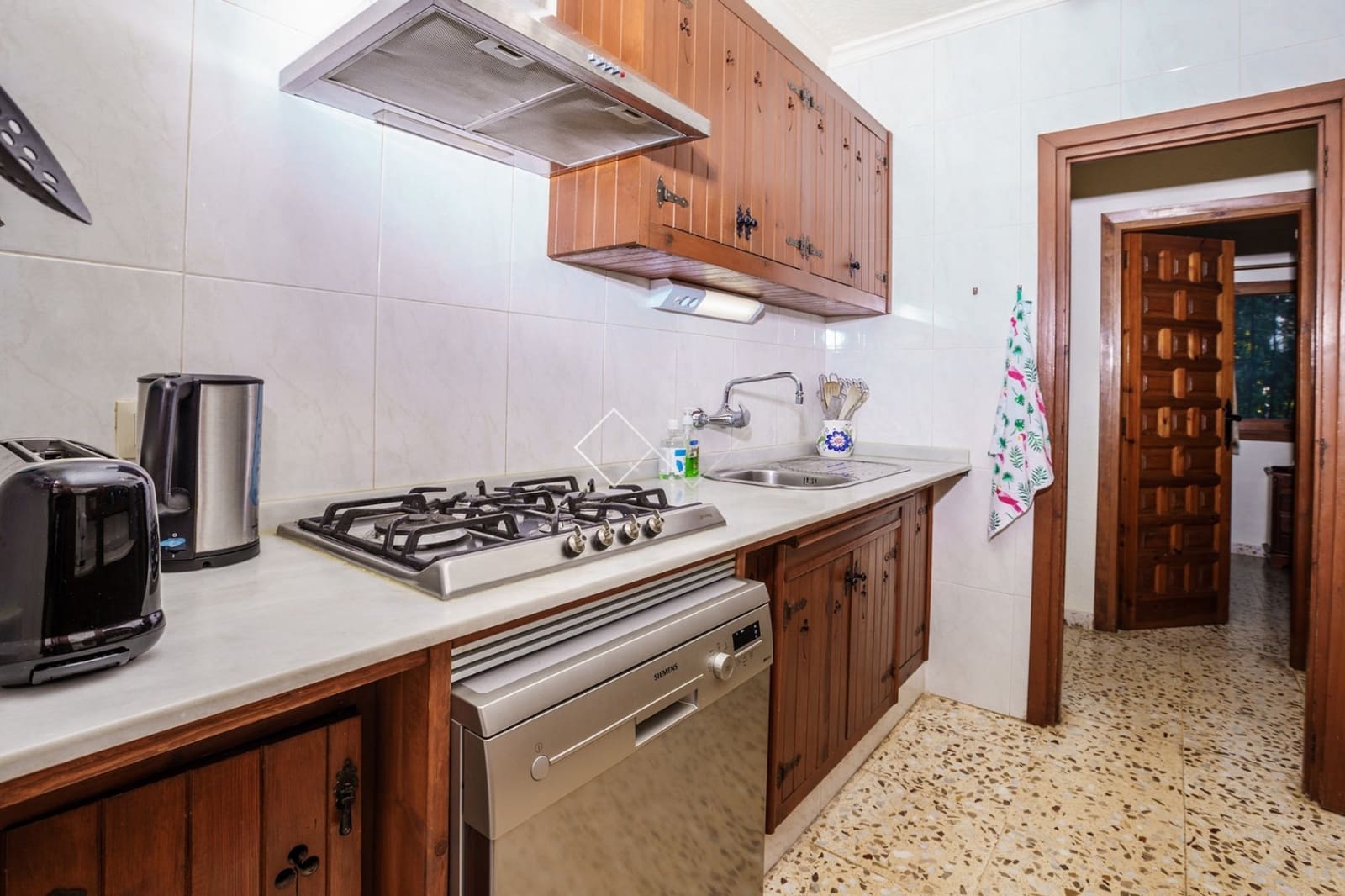 3 soveværelse Villa til salg i Ambolo med swimmingpool garage - € 1.045.000 (Ref: 9099872)