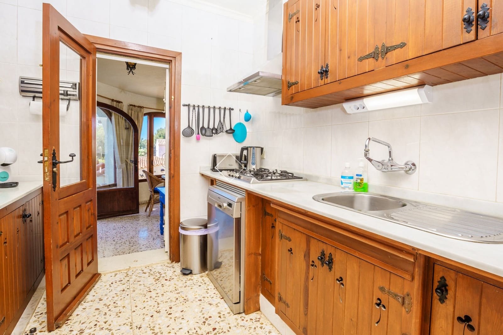 3 soveværelse Villa til salg i Ambolo med swimmingpool garage - € 1.045.000 (Ref: 9099872)