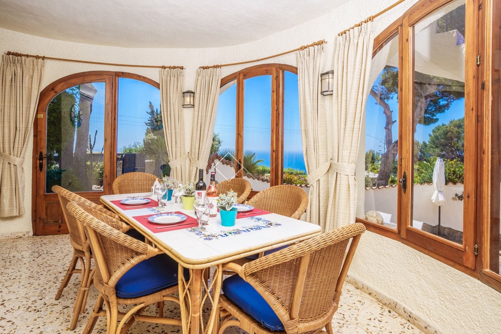 3 soveværelse Villa til salg i Ambolo med swimmingpool garage - € 1.045.000 (Ref: 9099872)