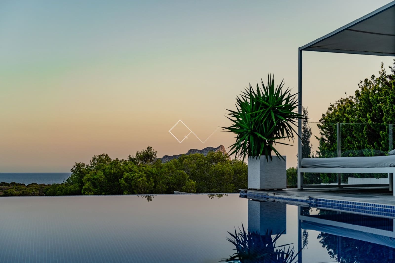 5 soveværelse Villa til salg i Benissa med swimmingpool garage - € 3.850.000 (Ref: 9511128)