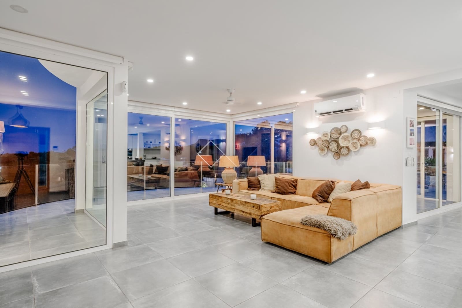 5 soveværelse Villa til salg i Benissa med swimmingpool garage - € 3.850.000 (Ref: 9511128)