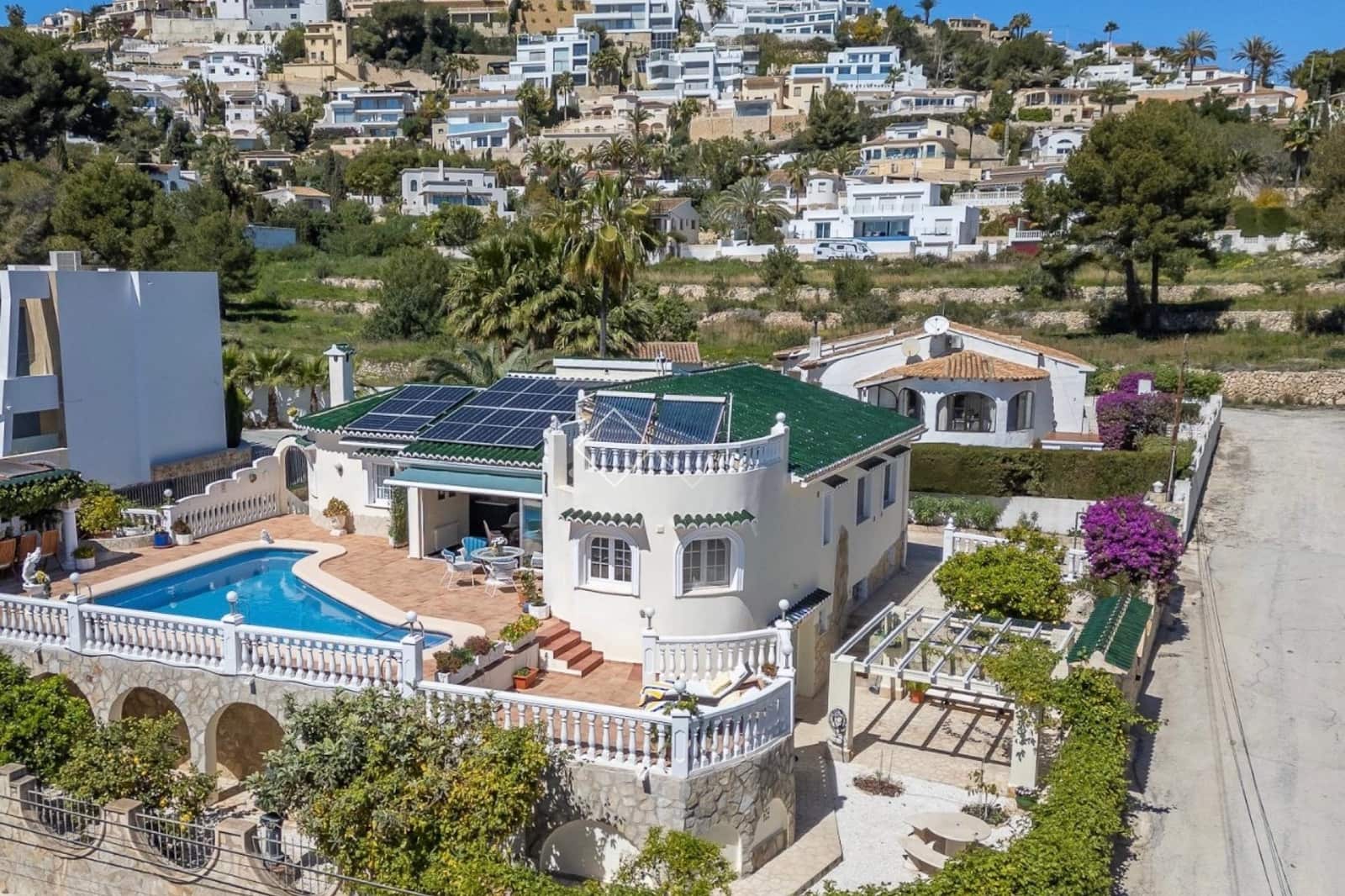 4 makuuhuone Huvila myytävänä paikassa Moraira mukana uima-altaan 
autotalli - 1 190 000 € (Ref: 9587912)