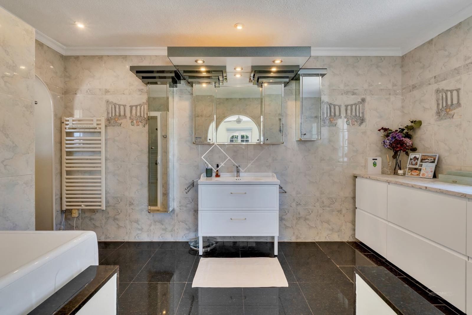 4 makuuhuone Huvila myytävänä paikassa Moraira mukana uima-altaan 
autotalli - 1 190 000 € (Ref: 9587912)