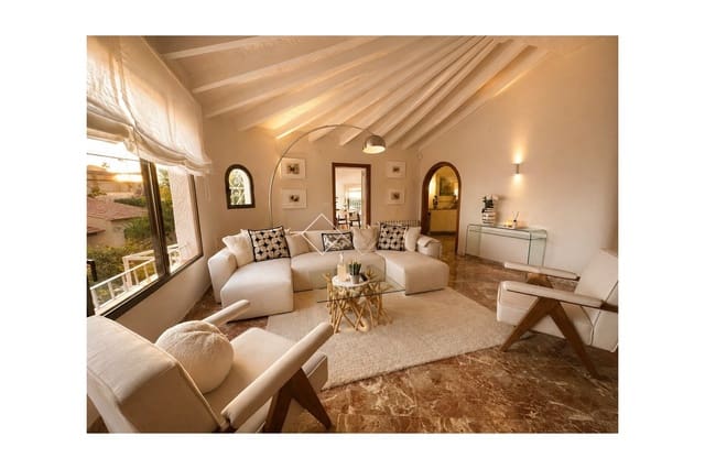Chalet de 6 habitaciones en Maryvilla, Calpe / Calp en venta con piscina garaje - 960.000 € (Ref: 9889421)