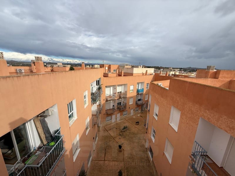 Piso de 3 habitaciones en Turre en alquiler con piscina - 750 € (Ref: 10047076)