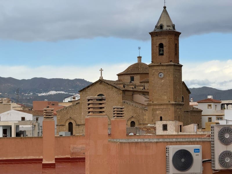 Piso de 3 habitaciones en Turre en alquiler con piscina - 750 € (Ref: 10047076)
