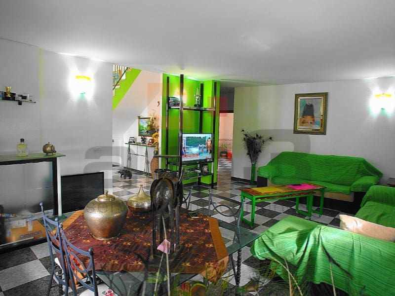 Chalet de 4 habitaciones en Los Gallardos en venta con garaje - 430.000 € (Ref: 5239134)