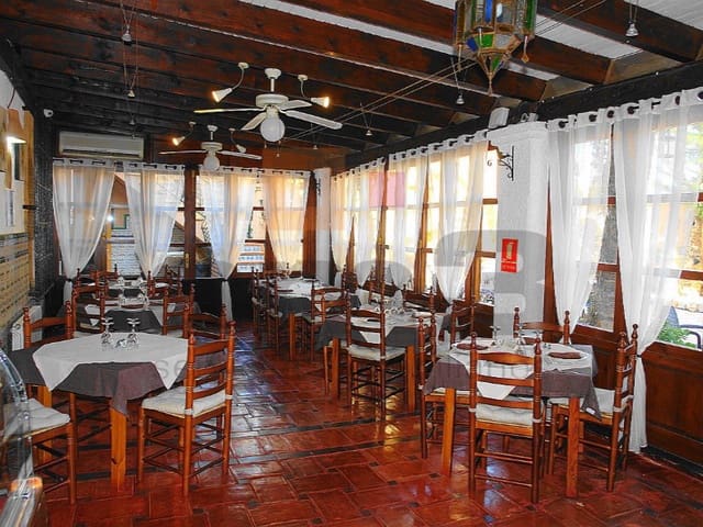 Restaurant/Bar til salg i Turre med garage - € 450.000 (Ref: 5239196)