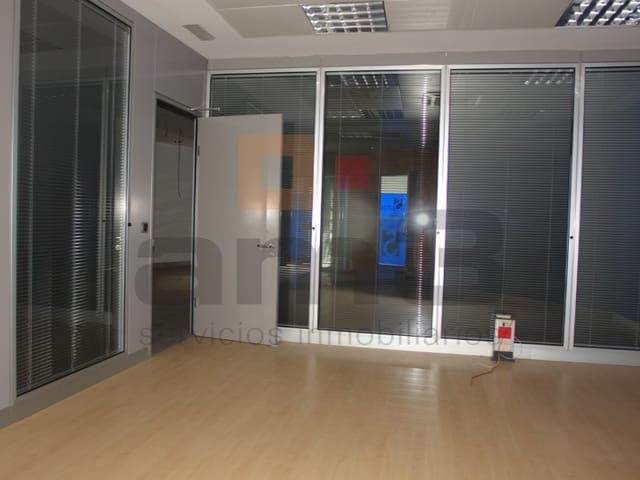 Kommersiell att hyra i Vera Ciudad, Vera - 1 200 € (Ref: 5239268)