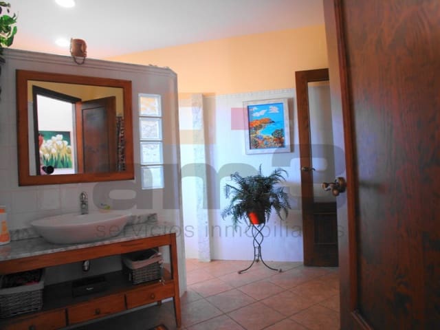 4 makuuhuone Huvila myytävänä paikassa Vera Ciudad, Vera mukana uima-altaan 
autotalli - 695 000 € (Ref: 5239388)