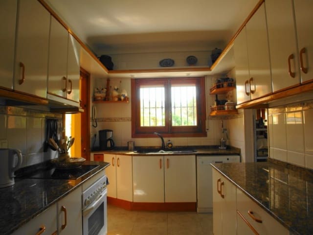 4 makuuhuone Huvila myytävänä paikassa Vera Ciudad, Vera mukana uima-altaan 
autotalli - 570 000 € (Ref: 5948900)