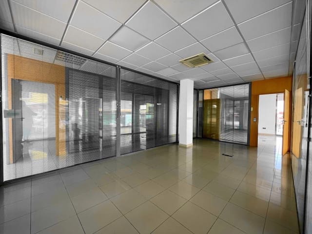 Kommersiell att hyra i Vera Ciudad, Vera - 1 600 € (Ref: 6342517)