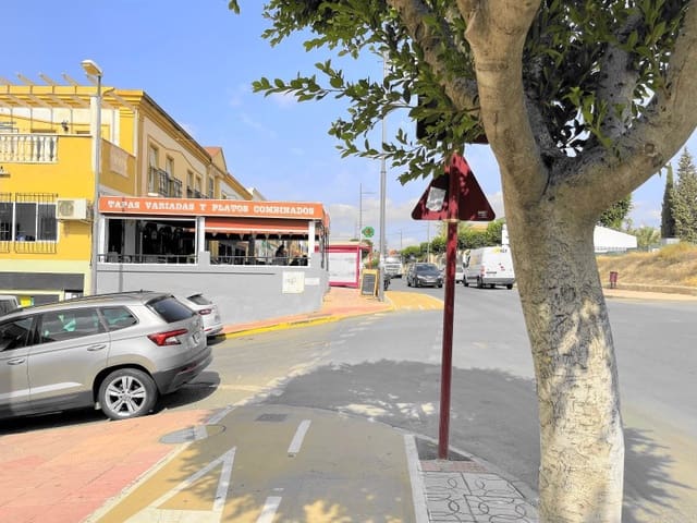 Kommersiell att hyra i Vera Ciudad, Vera - 1 600 € (Ref: 6342517)