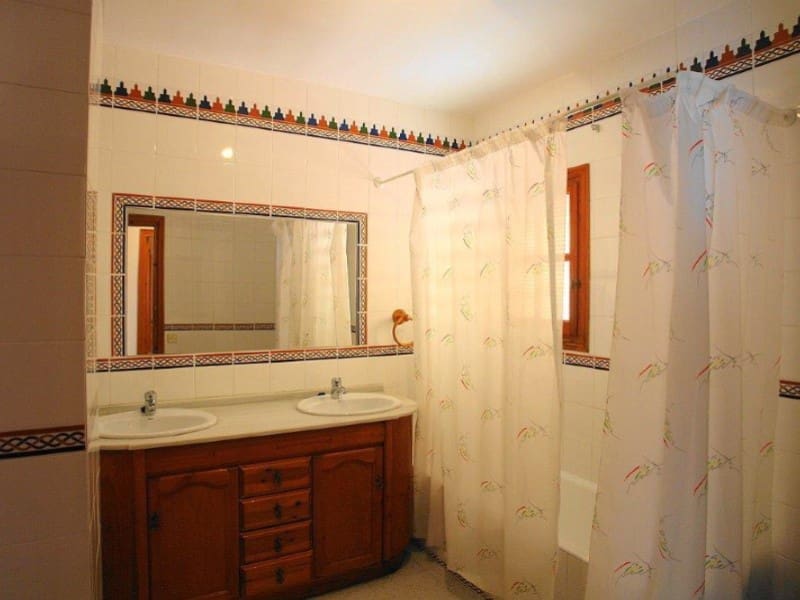 3 makuuhuone Huvila myytävänä paikassa Vera mukana 
autotalli - 495 000 € (Ref: 7353747)