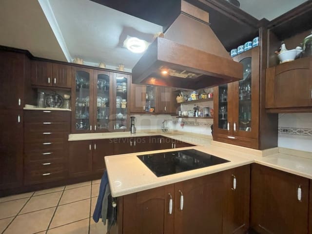 4 bedroom Apartment for sale in Vera Ciudad, Vera with garage - € 250,000 (Ref: 8395384)