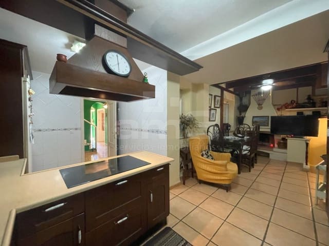 4 bedroom Apartment for sale in Vera Ciudad, Vera with garage - € 250,000 (Ref: 8395384)