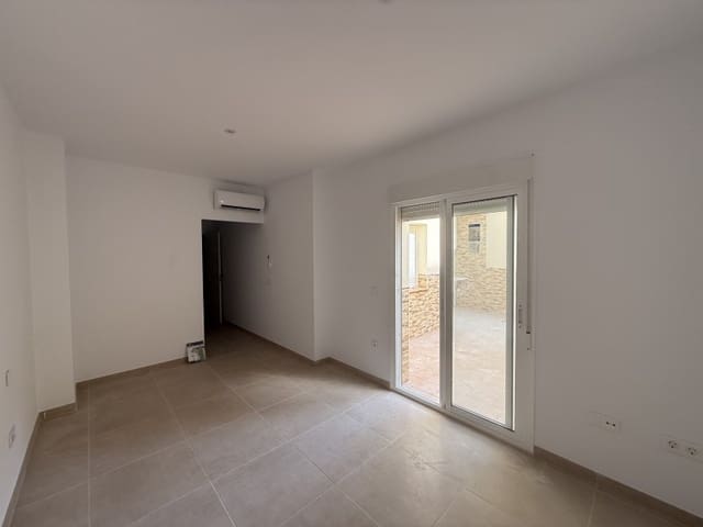 Piso de 3 habitaciones en Vera Ciudad, Vera en venta con garaje - 150.000 € (Ref: 9103390)